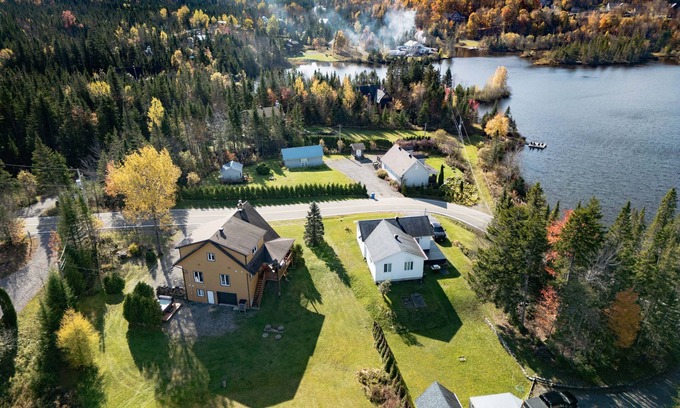 Saint-Brigitte-de-Laval House | Nordlys with hot tub - lake access & petfriendly