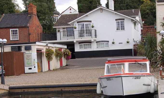 Horning Apartment | Norfolk Broads Self Catering Holiday Home in the Heart of Horning.