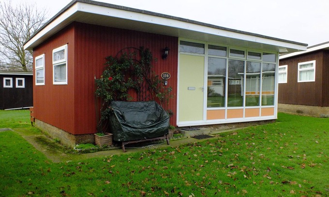 Stalham Ski Chalet | Norfolk Broads, Stalham Chalet, Sleeps 4+2, Dogs, Pool