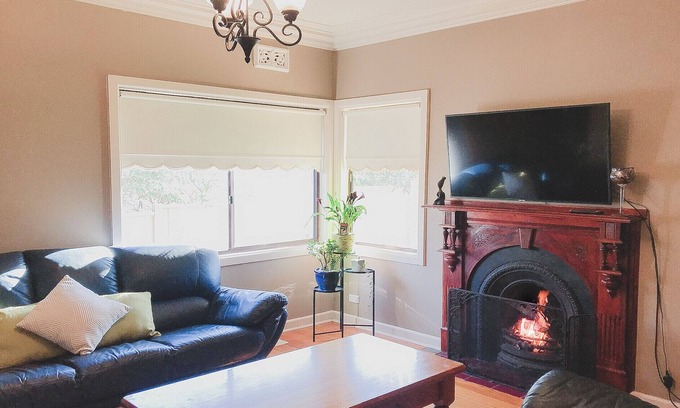 Warrnambool House | NORFOLK COTTAGE large central house free wifi