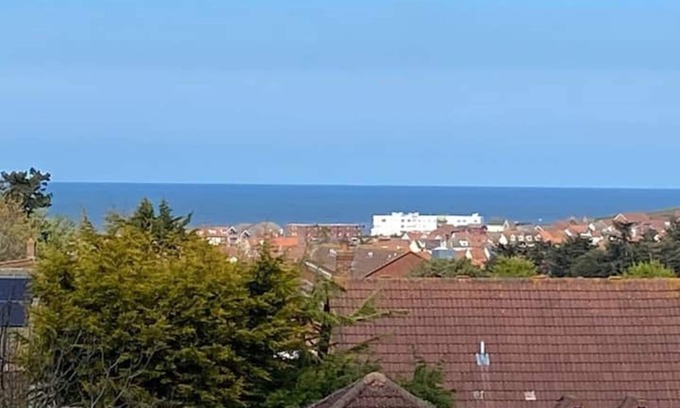 Sheringham House | Norfolk seaside retreat - 6 mins walk to the town and 15 mins to the beach