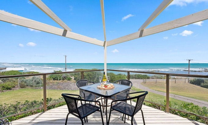 Middleton House | Norfolks Beachfront Cottage