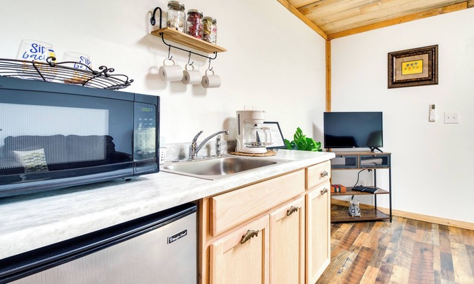 Norfork Apartment | Norfork Studio Escape: Walk to White River!