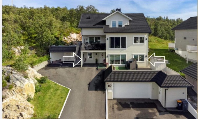 Tromso Apartment | Norhernlight Luxus home -5 min AirPort-free park