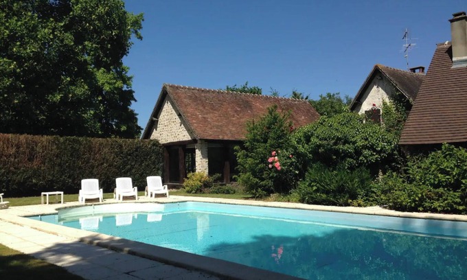 La Couture Boussey House | Normandy, 1h15 from Paris - 2 hectares of parkland - Tennis court, swimming pool and Jacuzzi