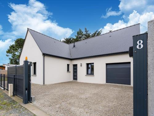 Saint-Germain-sur-Ay House | Normandy Beach Retreat