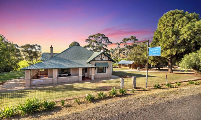 Williamstown Bed & Breakfast | Norms Farm Vineyard Retreat, perfect for families & friend groups