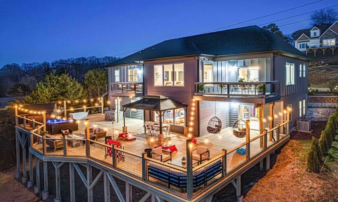 Asheville House | Norm’s Peak · Million Dollar VIEWS Amenities & Entertainment