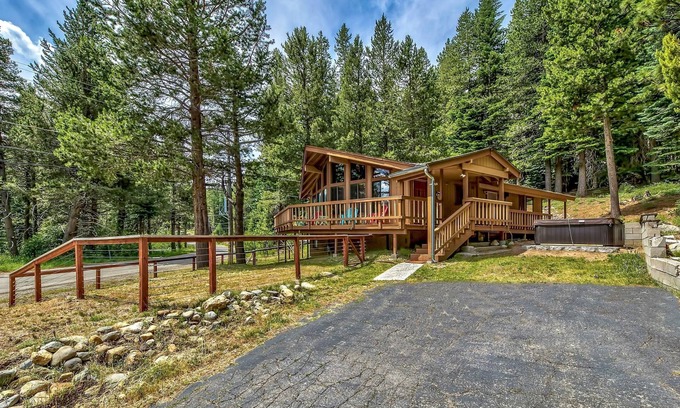 North Upper Truckee House | Normuk Mountaintop 2BR, 2BA -Pets OK