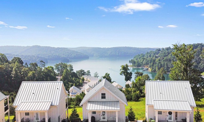 La Follette Cottage | NORRIS LAKE COTTAGE W/AMAZING VIEW AT DEERFIELD RESORT, BOAT SLIPnINCL. SLEEPS 6
