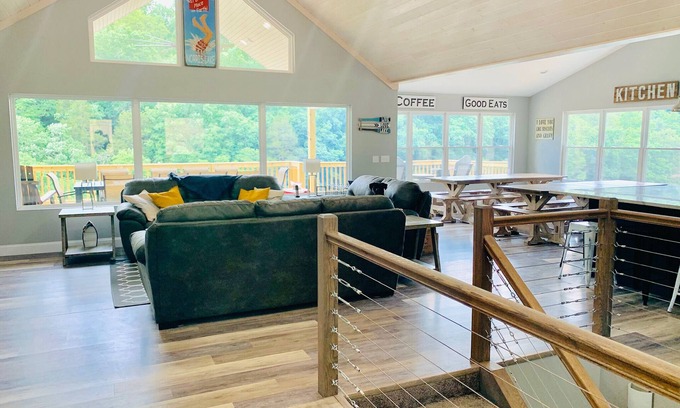 La Follette House | Norris Nook: Lakefront 9br/11ba, Private Dock,Private HotTub,Sleeps 32, Gameroom