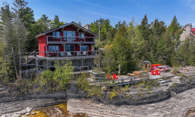 Lion's Head Cottage | Norse Nook Waterfront w/Hot Tub & Sauna