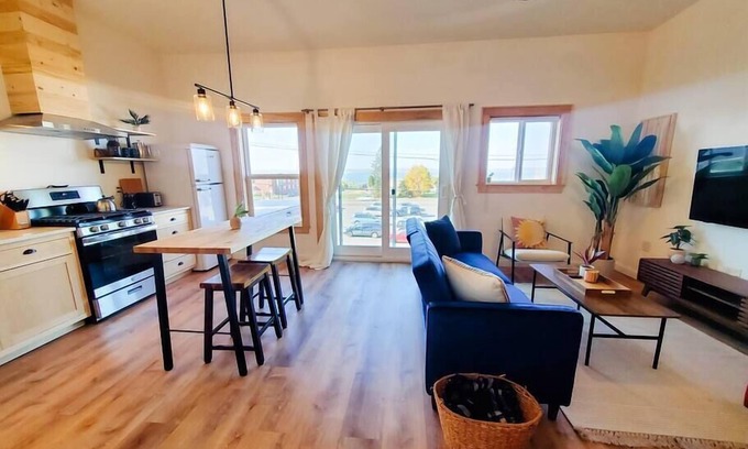 Ashland Apartment | North Apartment with Lake Superior Views