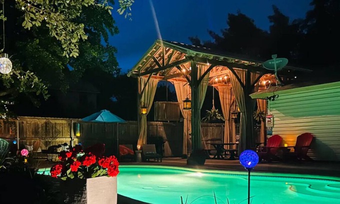 Cedar Park House | North Austin Gem! The Way a Vacation Rental is Supposed to Be. Great Vibes!