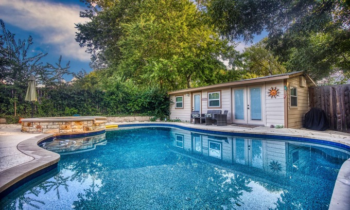 Pflugerville Cottage | North Austin Poolside Casita