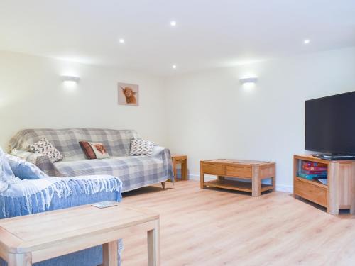 Broadwoodkelly House | North Barn