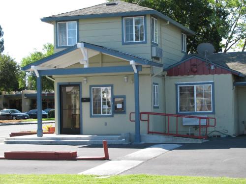 North Junior College Neighborhood Association Hotel | North Bay Inn Santa Rosa
