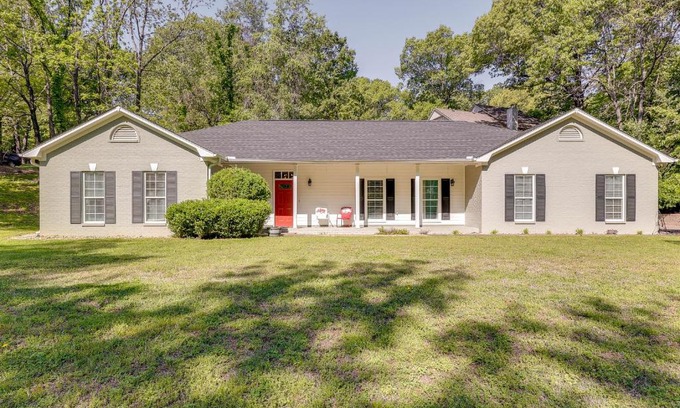 Bentonville House | North Bentonville Vacation Rental Near Bike Trails