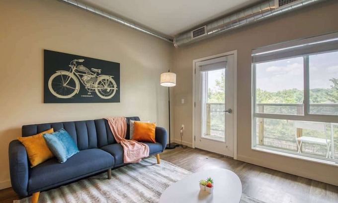 Ann Arbor Apartment | North Campus 1B1B | Free Parking