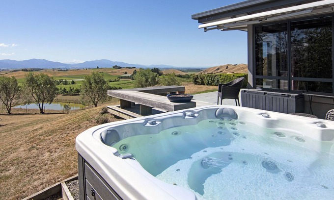 Shakespeare Bay House | North Cob - Fairhall Holiday Home