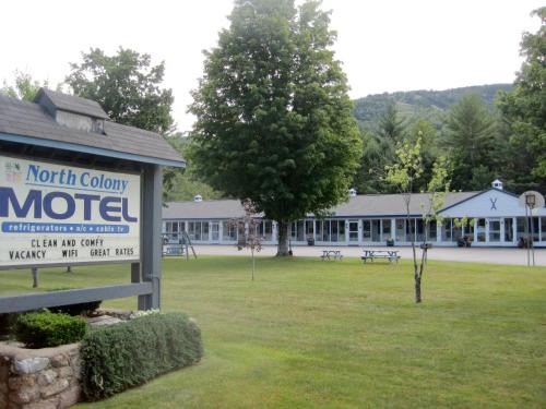 Bartlett Hotel | North Colony Motel and Cottages