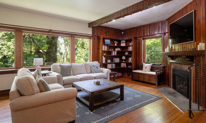 North Downtown House | North Downtown Maple - NEW! 3 Bed/2 Bath North Downtown Charlottesville