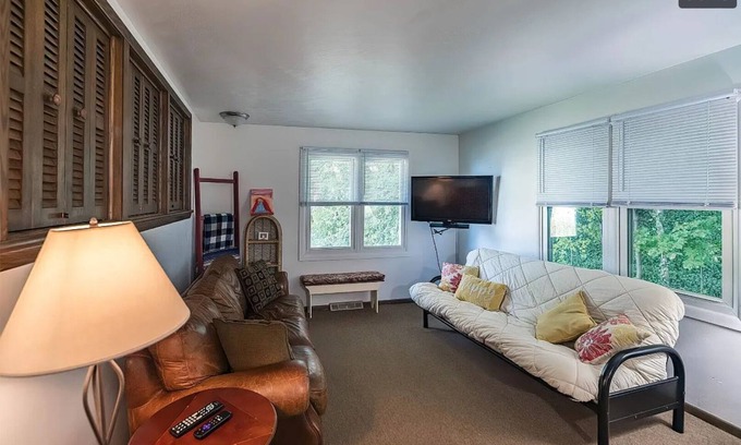 North East Apartment | North East Lake House Unit #2 with private deck