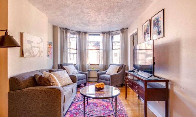North End Apartment | North End Apt Near Harbor