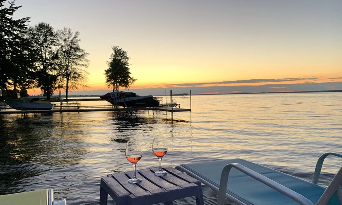 Bridgeport House | North Facing Waterfront. Catch Sunset and Sunrise!