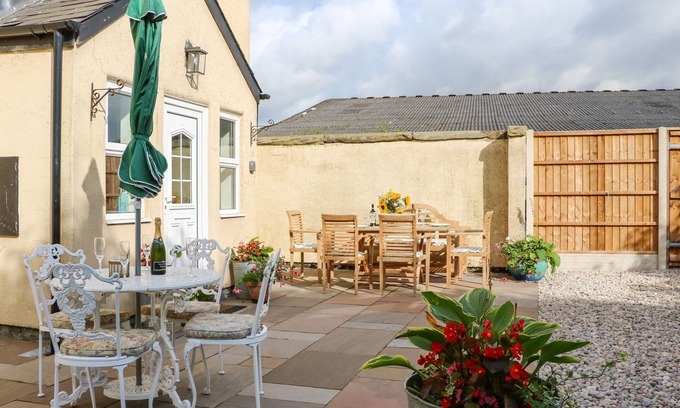 Stockton-on-Tees Cottage | NORTH FARM, pet friendly, with open fire in Sedgefield, County Durham