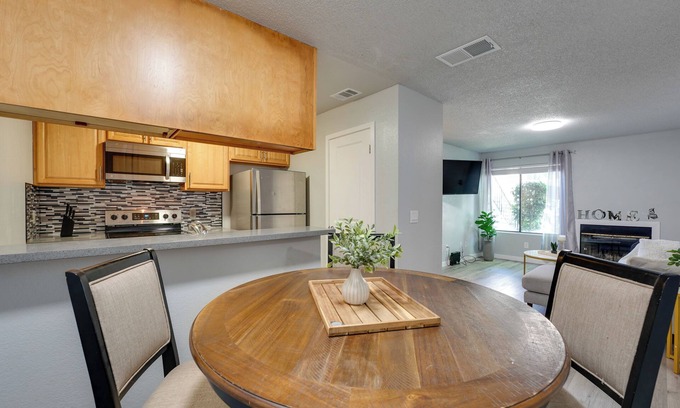 North Highlands Condo | North Highlands Condo ~ 11 Mi to Dtwn Sacramento!