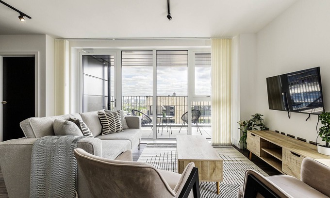 College Park and Old Oak Apartment | North KenIX - 3Bedroom+2Bathroom+Balcony+Concierge