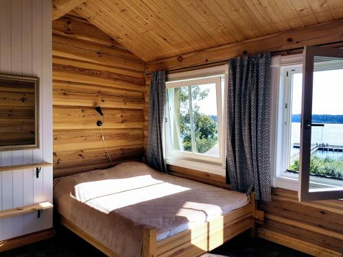 Renavas Bed & Breakfast | North Lakeside B&B Plateliai