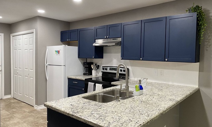 Bonanza Condo | North Laredo 3 Bed 3 Full Bath