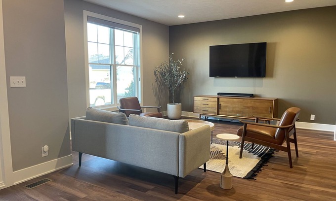 Lincoln House | North Lincoln, Minutes from Pinnacle Bank Arena and Memorial Stadium