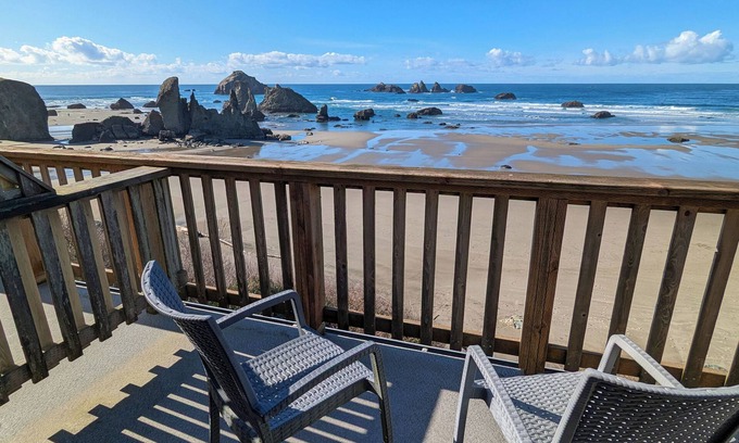 Bandon Condo | North Loft: Cozy, two-person loft with deck overlooking the beach