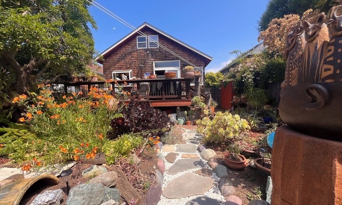 Bushrod House | North Oakland Garden Retreat