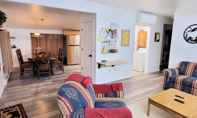 Livingston Apartment | North Of Paradise! Great 2 Bedroom 900 sqft loft