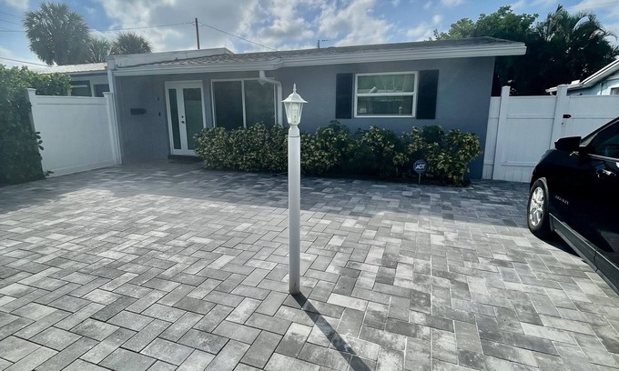 North Palm Beach House | North Palm Beach Getaway House, Close To Beaches!☀️
