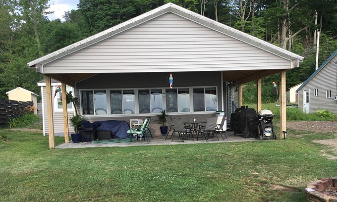 Sandy Creek Cottage | NORTH SANDY POND/LAKE ONTARIO COTTAGE