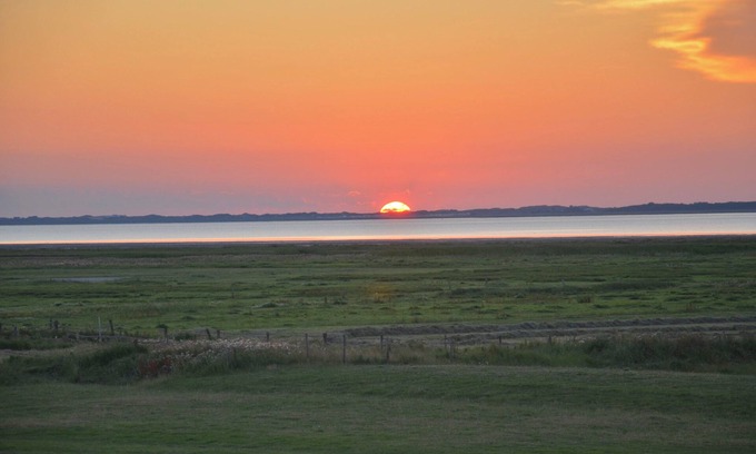 Hilgenriedersiel Apartment | North Sea coast directly on the dike + natural beach
