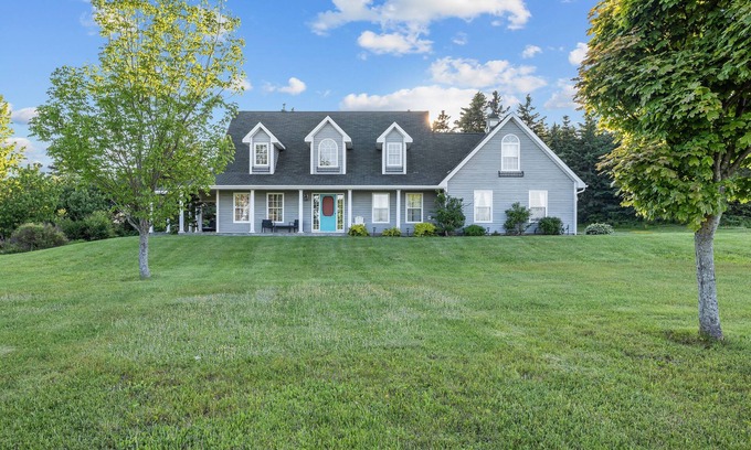Rusticoville House | North Shore Escape - Minutes to Cavendish & Golf