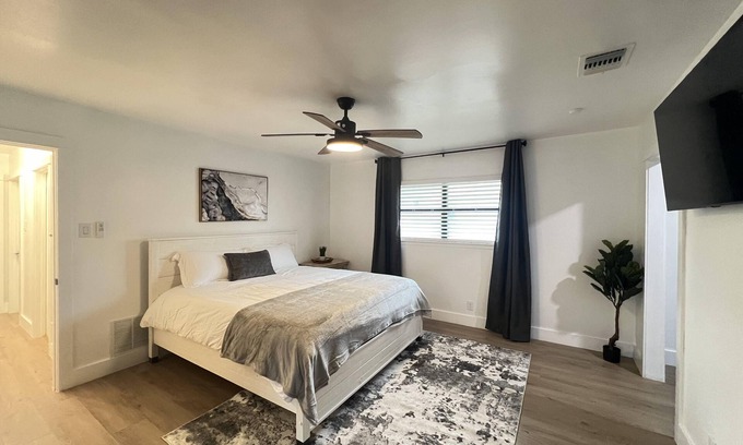 Shearer Hills - Ridgeview House | North Star Nook/Modern Central SA Home just 7 minutes to the Airport!