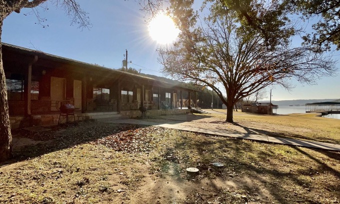 Graham Hotel | North Texas hide away on the lake