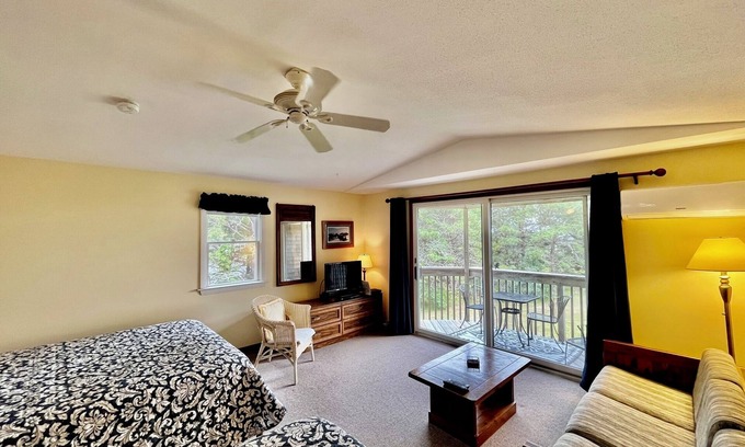 North Truro Condo | North Truro Condo W/Private Balcony and 2 Queen Beds