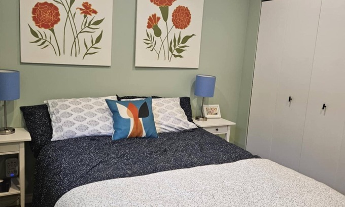 Grand Boulevard Apartment | North Van Oasis: Hike Bike Ski!