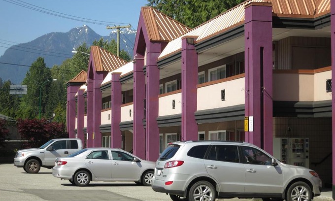 Pemberton Heights Hotel | North Vancouver Hotel