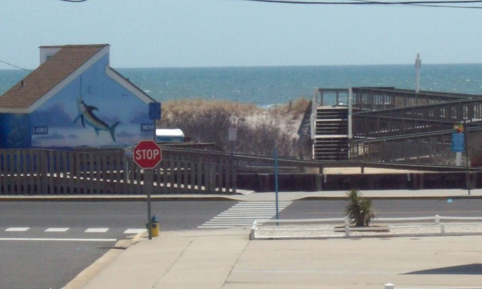North Wildwood Condo | North Wildwood Condo, Steps to the Beach AND Pool, $410.00 to $1085.00 weekly.