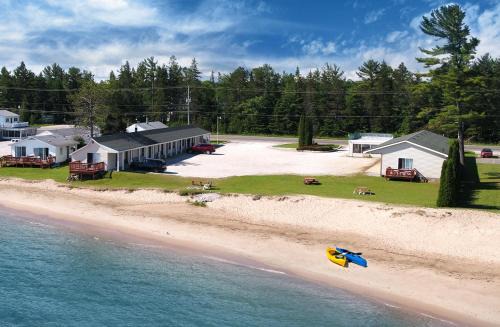 Mackinaw City Hotel | North Winds Motel