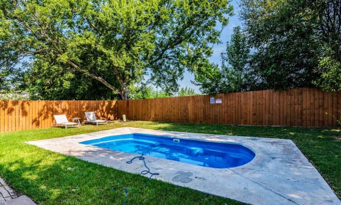 Pflugerville House | NorthATX Urban Oasis Pool 5BR 2BA Game room Office